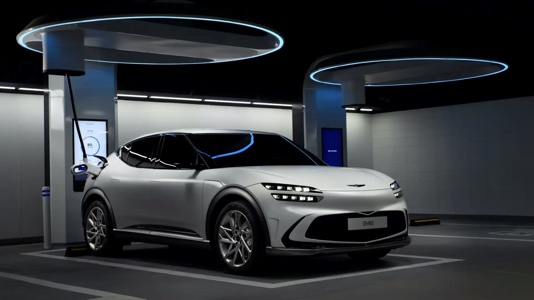 Electric vehicle innovation – An EV charging at a modern station