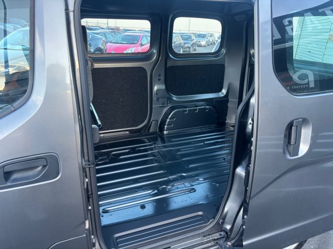 2021 Nissan Nv200 LOW KM, LIKE NEW!! image 256866