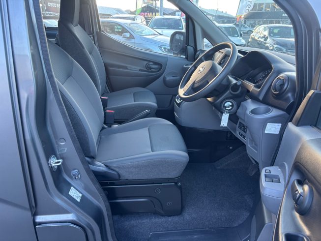 2021 Nissan Nv200 LOW KM, LIKE NEW!! image 256864