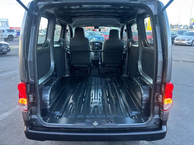 2021 Nissan Nv200 LOW KM, LIKE NEW!! image 256868