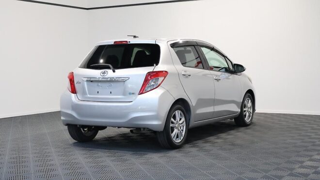 2012 Toyota Vitz Alloy Wheels, Heated Seats image 311967