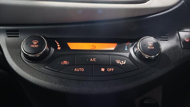 2012 Toyota Vitz Alloy Wheels, Heated Seats image 311982