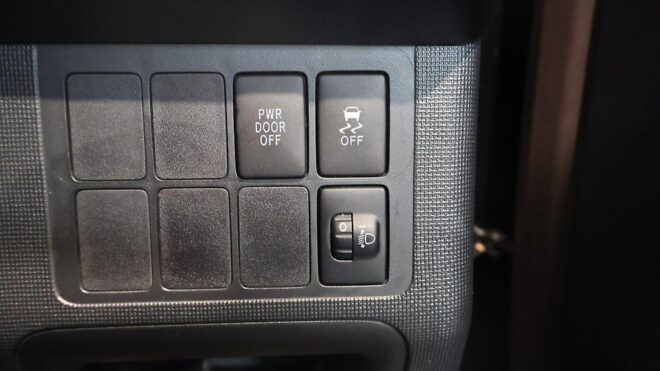 2012 Toyota Spade F Model/ Reverse Camera/ Passenger Electric Slide Door image 310680