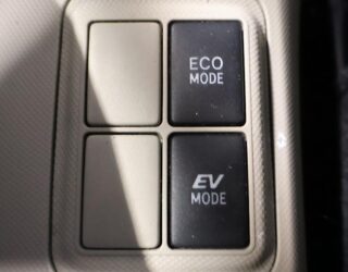 2012 Toyota Aqua G Model/ Push Start/ Reverse Camera/ Alloy Wheels/ Hybrid image 313303