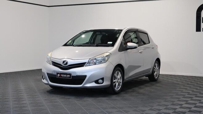 2012 Toyota Vitz Alloy Wheels, Heated Seats image 311965