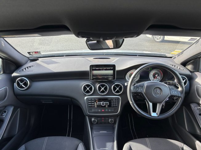 2014 Mercedes-benz A 180 Super Low KMS, Half Leather image 287176