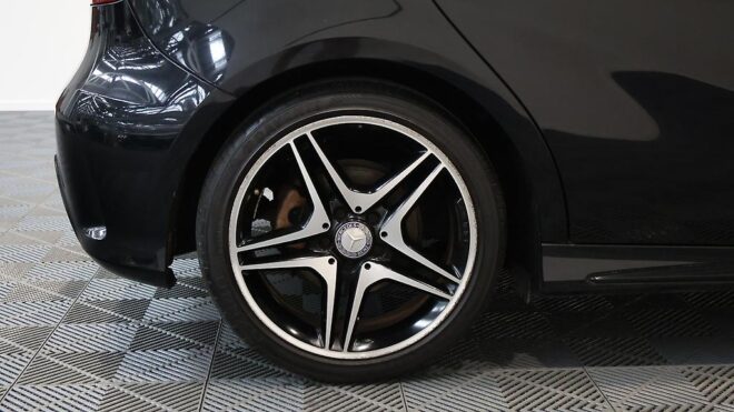 2013 Mercedes-benz A 180 Sport AMG/ Half Leather image 305940