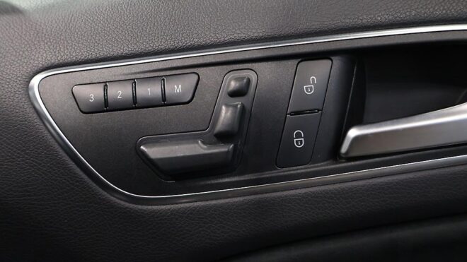 2013 Mercedes-benz A 180 Sport AMG/ Half Leather image 305939