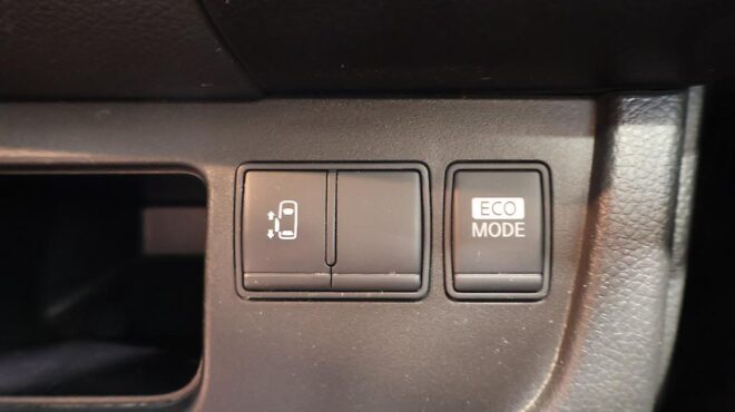 2012 Nissan Serena Highway Star Hybrid image 321856