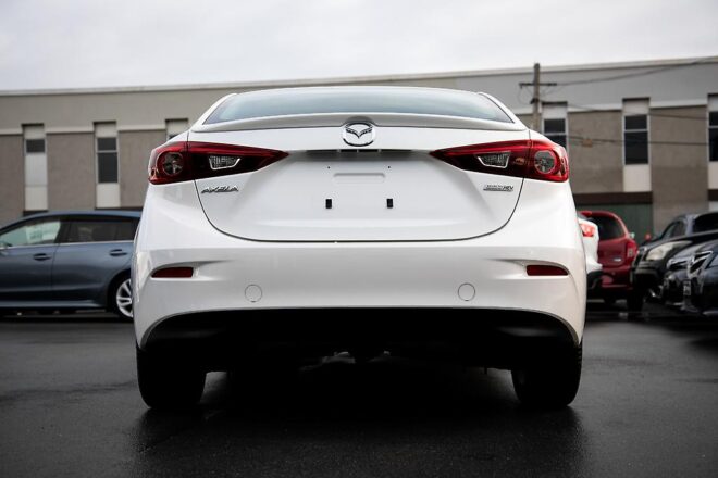 2014 Mazda Axela 20S Leather-PKG, Hybrid, Heated seats image 298095