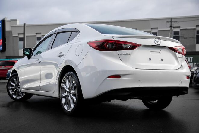 2014 Mazda Axela 20S Leather-PKG, Hybrid, Heated seats image 298094