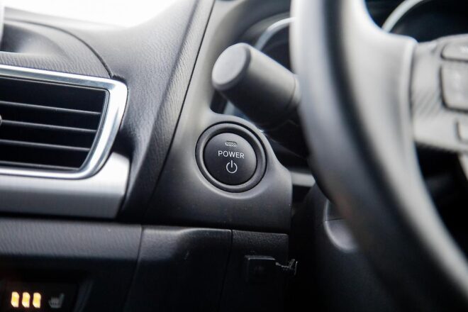 2014 Mazda Axela 20S Leather-PKG, Hybrid, Heated seats image 298105