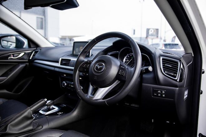 2014 Mazda Axela 20S Leather-PKG, Hybrid, Heated seats image 298100