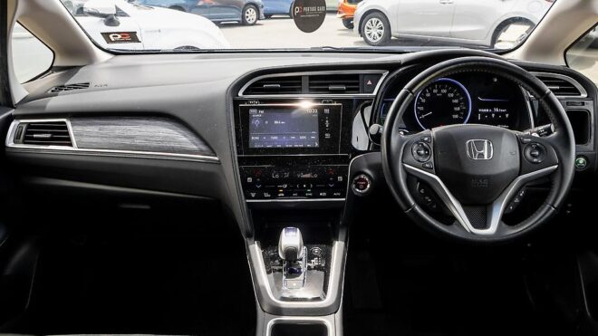 2015 Honda Shuttle Hybrid Z, Heated Seats, Reverse Camera image 312405