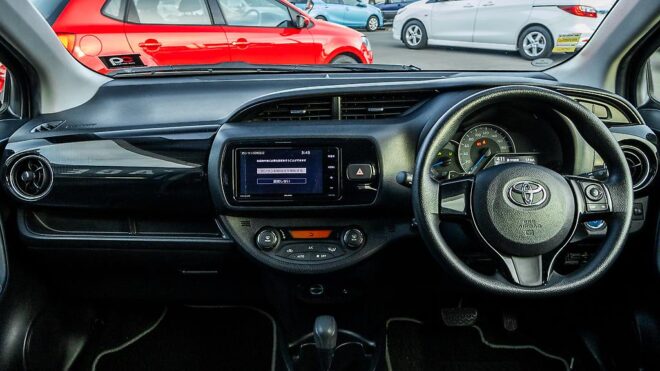 2018 Toyota Vitz Hybrid F Safety Edition image 305412