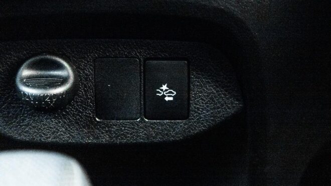 2018 Toyota Vitz Hybrid F Safety Edition image 305419