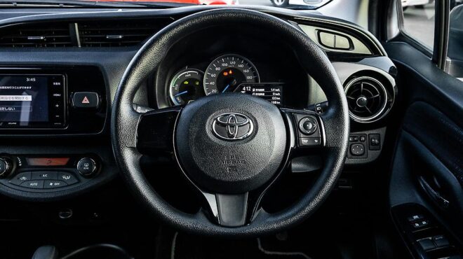 2018 Toyota Vitz Hybrid F Safety Edition image 305413