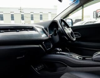 2014 Honda Vezel Hybrid Z Top Spec, Half Leather, Reverse camera image 305024