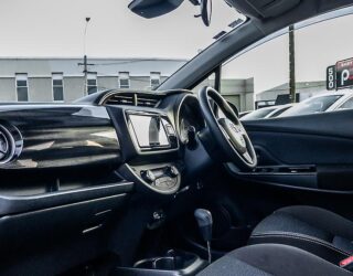 2018 Toyota Vitz Hybrid F Safety Edition image 305423