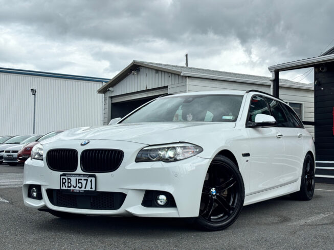 2014 Bmw 523i M-Sport Touring Wagon image 319410
