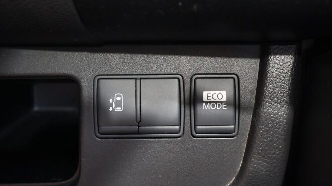 2013 Nissan Serena Hybrid Highway Star S image 319232