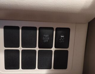 2012 Toyota Spade Power Sliding Door image 319941