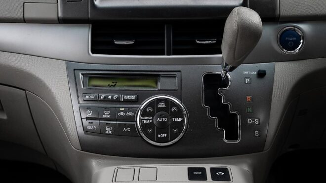 2012 Toyota Estima Hybrid, E Four X ,7 Seater image 320188