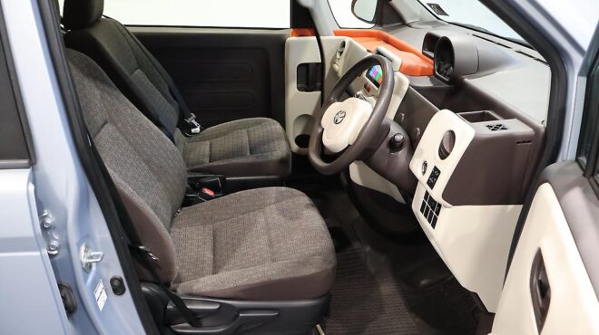 2012 Toyota Spade Power Sliding Door image 319925