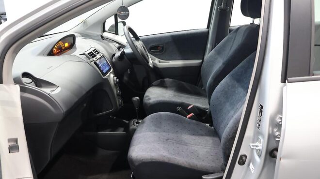 2011 Toyota Vitz REVERSE CAMERA + APPLE CARPLAY/ANDRIOD AUTO image 320957