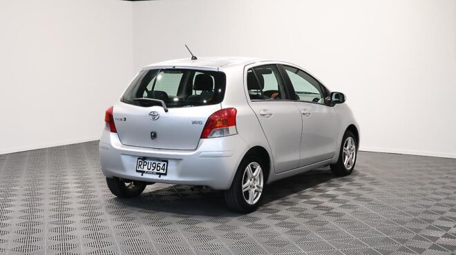 2011 Toyota Vitz REVERSE CAMERA + APPLE CARPLAY/ANDRIOD AUTO image 320954