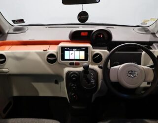 2012 Toyota Spade Power Sliding Door image 319933