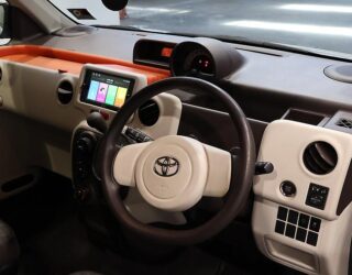 2012 Toyota Spade Power Sliding Door image 319926