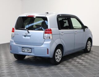 2012 Toyota Spade Power Sliding Door image 319931