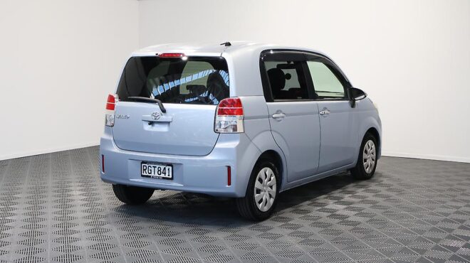 2012 Toyota Spade Power Sliding Door image 319931