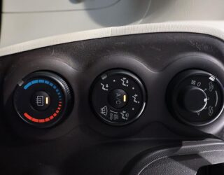 2012 Toyota Spade Power Sliding Door image 319937