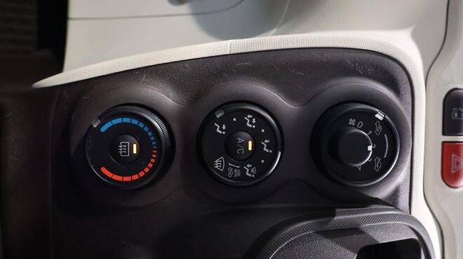 2012 Toyota Spade Power Sliding Door image 319937