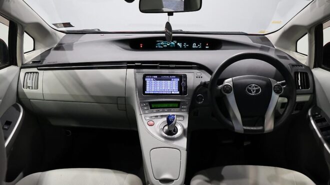 2014 Toyota Prius Climate control – Steering wheel controls image 321752