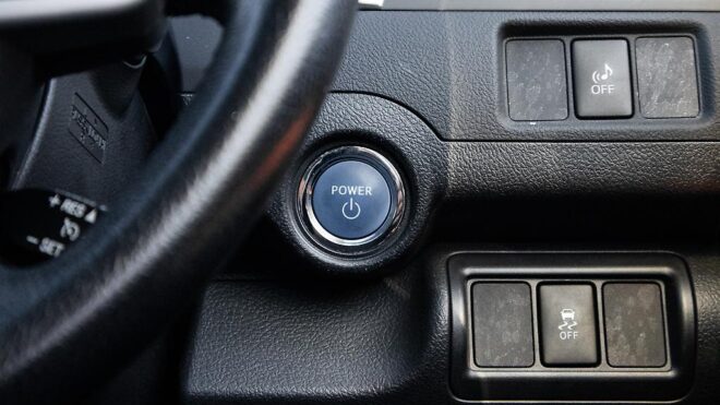 2013 Toyota Camry F hybrid , E seats, Push start image 322399