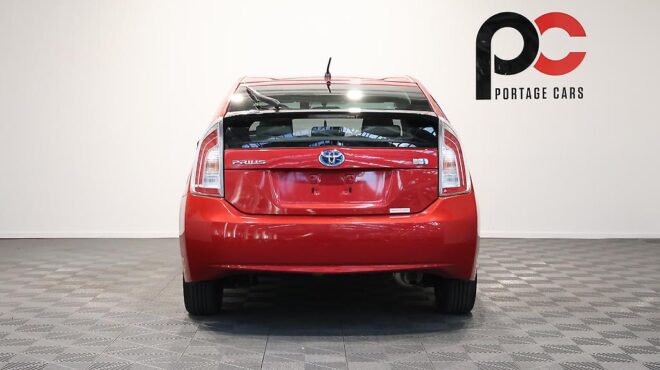 2014 Toyota Prius Climate control – Steering wheel controls image 321746