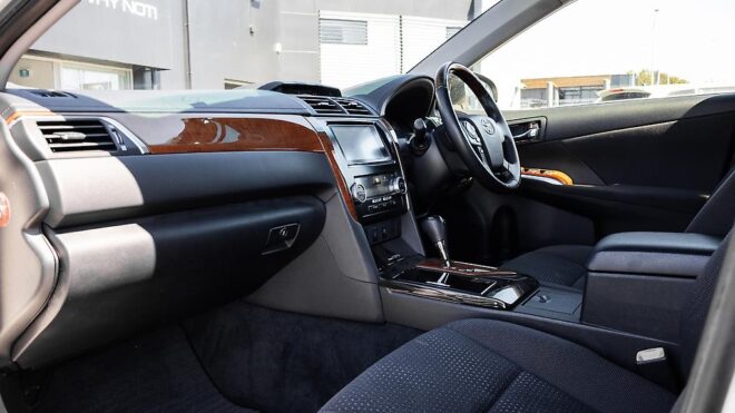 2013 Toyota Camry F hybrid , E seats, Push start image 322405