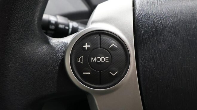 2014 Toyota Prius Climate control – Steering wheel controls image 321759