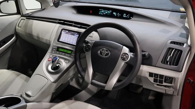 2014 Toyota Prius Climate control – Steering wheel controls image 321753