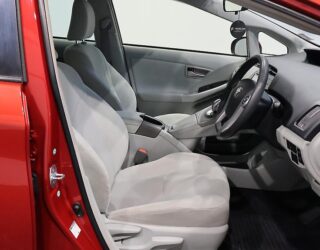 2014 Toyota Prius Climate control – Steering wheel controls image 321751