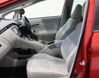 2014 Toyota Prius Climate control – Steering wheel controls image 321748